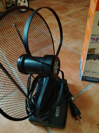 Antena Interior Amplificada AXIL