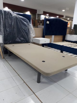 Base tapizada + 4 patas