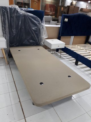 Base tapizada + 4 patas