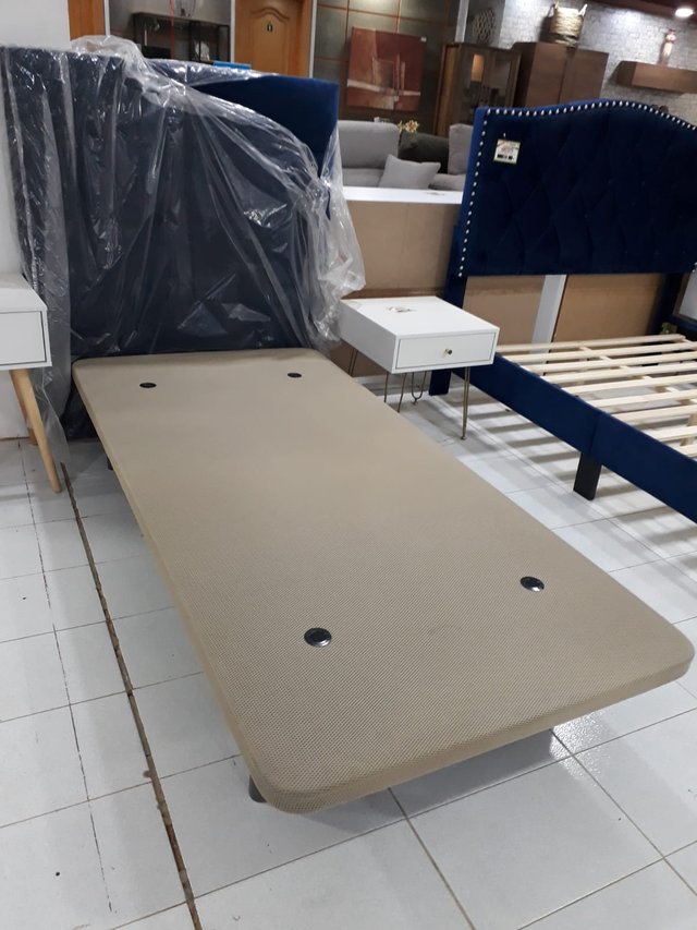 Base tapizada + 4 patas