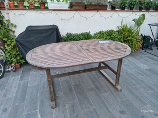 Mesa de jardín ovalada de madera para restaurar