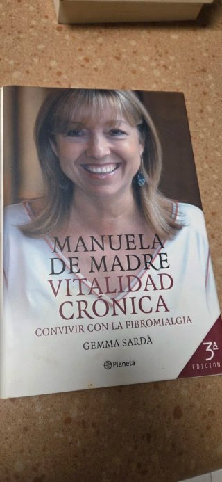 Libro Vitalidad crónica Manuela de Madre
