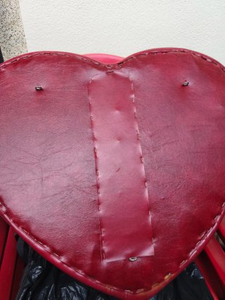 Perchero Corazón Militar.hecho a mano.en polipiel