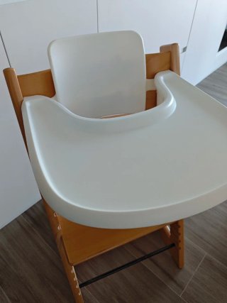 Trona Stokke con bandeja y funda
