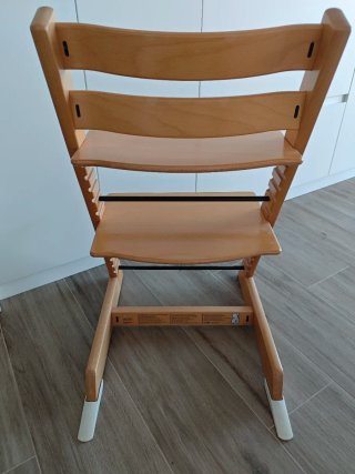 Trona Stokke con bandeja y funda