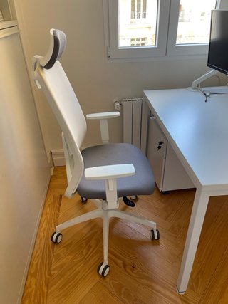 Silla de oficina NEW LIGHT Blanca con cabecero