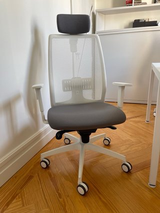 Silla de oficina NEW LIGHT Blanca con cabecero