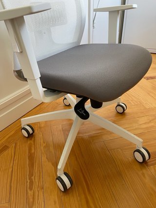 Silla de oficina NEW LIGHT Blanca con cabecero