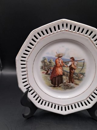 Plato de porcelana calada alemán