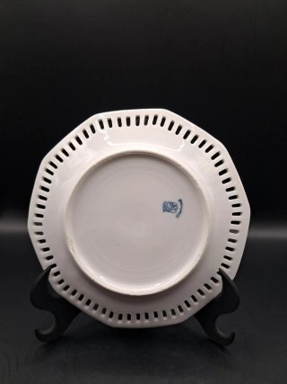 Plato de porcelana calada alemán