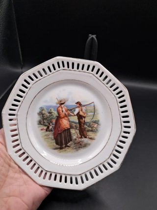 Plato de porcelana calada alemán