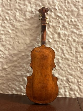 Violín miniatura de madera