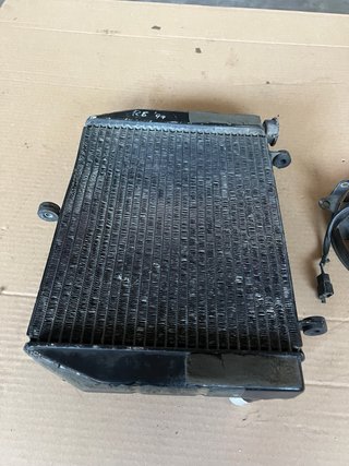 Radiador y ventilador Yamaha R6 (99)