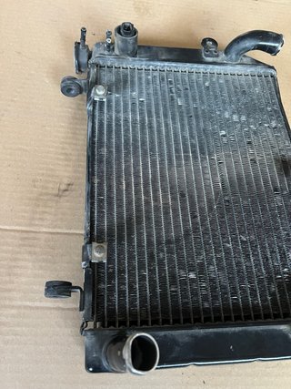 Radiador y ventilador Yamaha R6 (99)