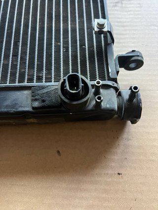 Radiador y ventilador Yamaha R6 (99)