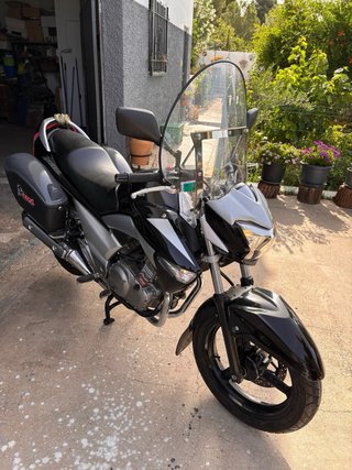 Suzuki Inazuma 250cc Negra y Plateada