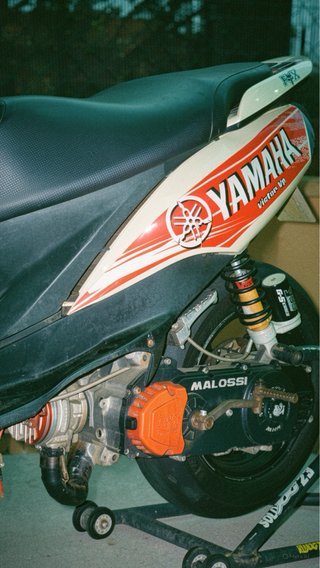 Yamaha Jog RR Scooter Roja y Blanca