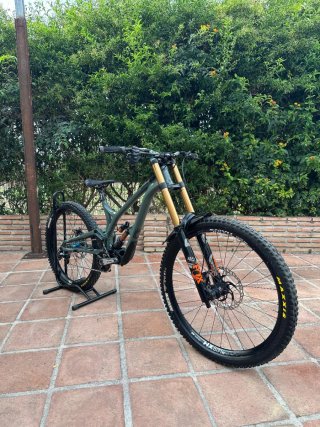 Bicicleta Commencal Supreme V4.5 DH