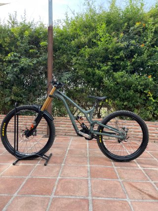 Bicicleta Commencal Supreme V4.5 DH