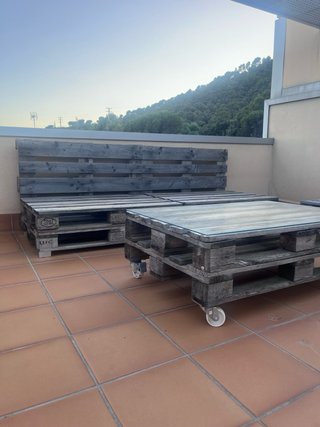 Conjunto Sofá Palets + Mesa Centro.