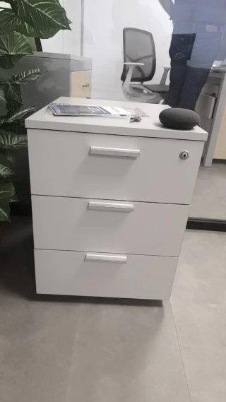 Cajonera blanca de metal