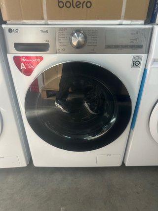 Lavadora LG ThinQ 13kg tara estética