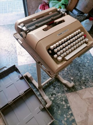 Máquina de escribir Olivetti Lettera 35