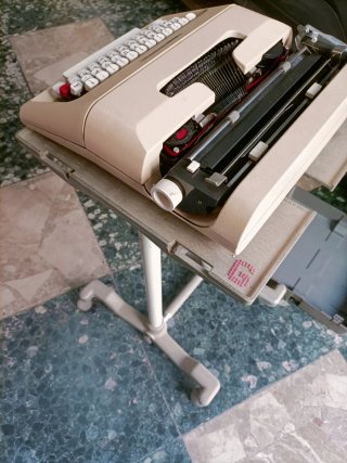 Máquina de escribir Olivetti Lettera 35