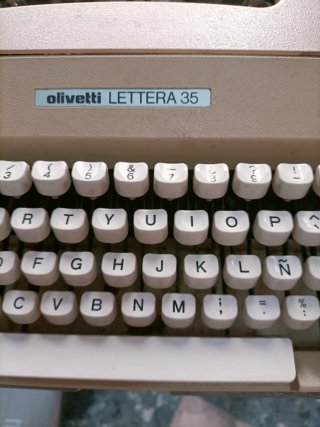 Máquina de escribir Olivetti Lettera 35