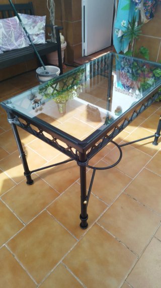 Mesa de forja elevable con cristal