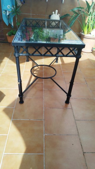 Mesa de forja elevable con cristal