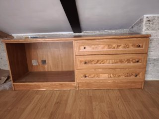 Mueble de madera con cajones