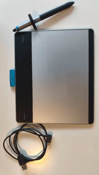 Tableta Gráfica Wacom Intuos Pequeña.