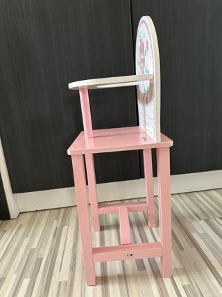 Trona para muñecas sin usar