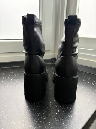 Botines de piel sintética negros