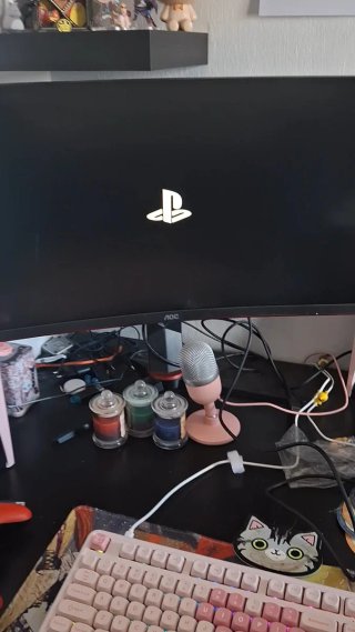 Consola PS5 con cables y mando