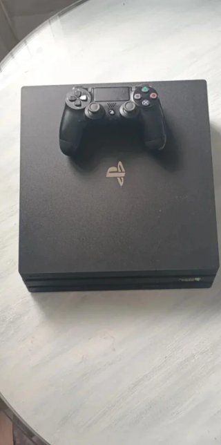Consola PS4 Pro + Mando Negro