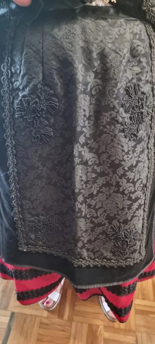 Traje Regional Negro y Rojo