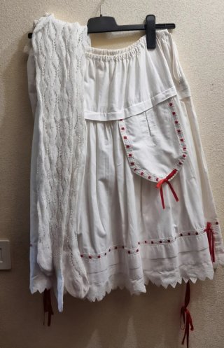 Traje Regional Negro y Rojo