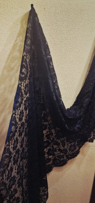 Traje Regional Negro y Rojo