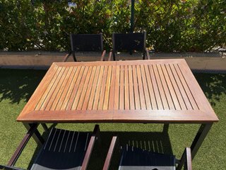 Conjunto mesa y sillas de jardín