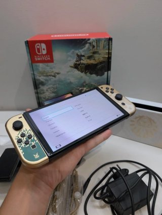 Nintendo Switch OLED Oro e Bianco