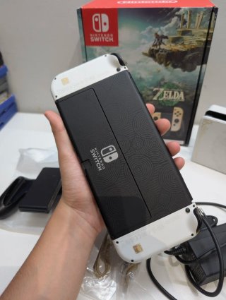 Nintendo Switch OLED Oro e Bianco