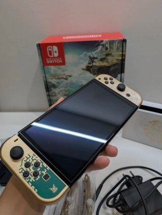 Nintendo Switch OLED Oro e Bianco