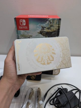 Nintendo Switch OLED Oro e Bianco