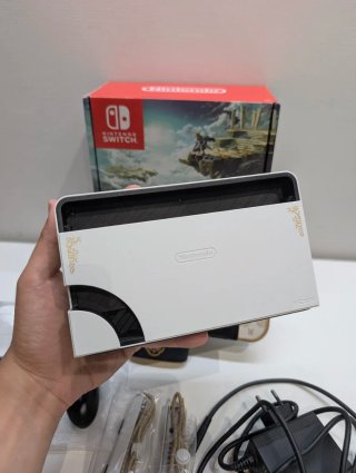 Nintendo Switch OLED Oro e Bianco