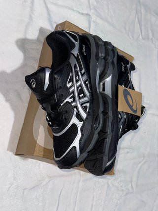 Scarpe uomo Asics nere e argento