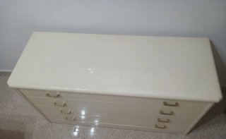 Cómoda de alcoba con 2 mesitas