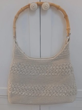 Bolso de hilo tejido beige con asa de bambú nuevo