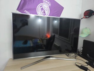 Televisión Samsung Negra y Plateada